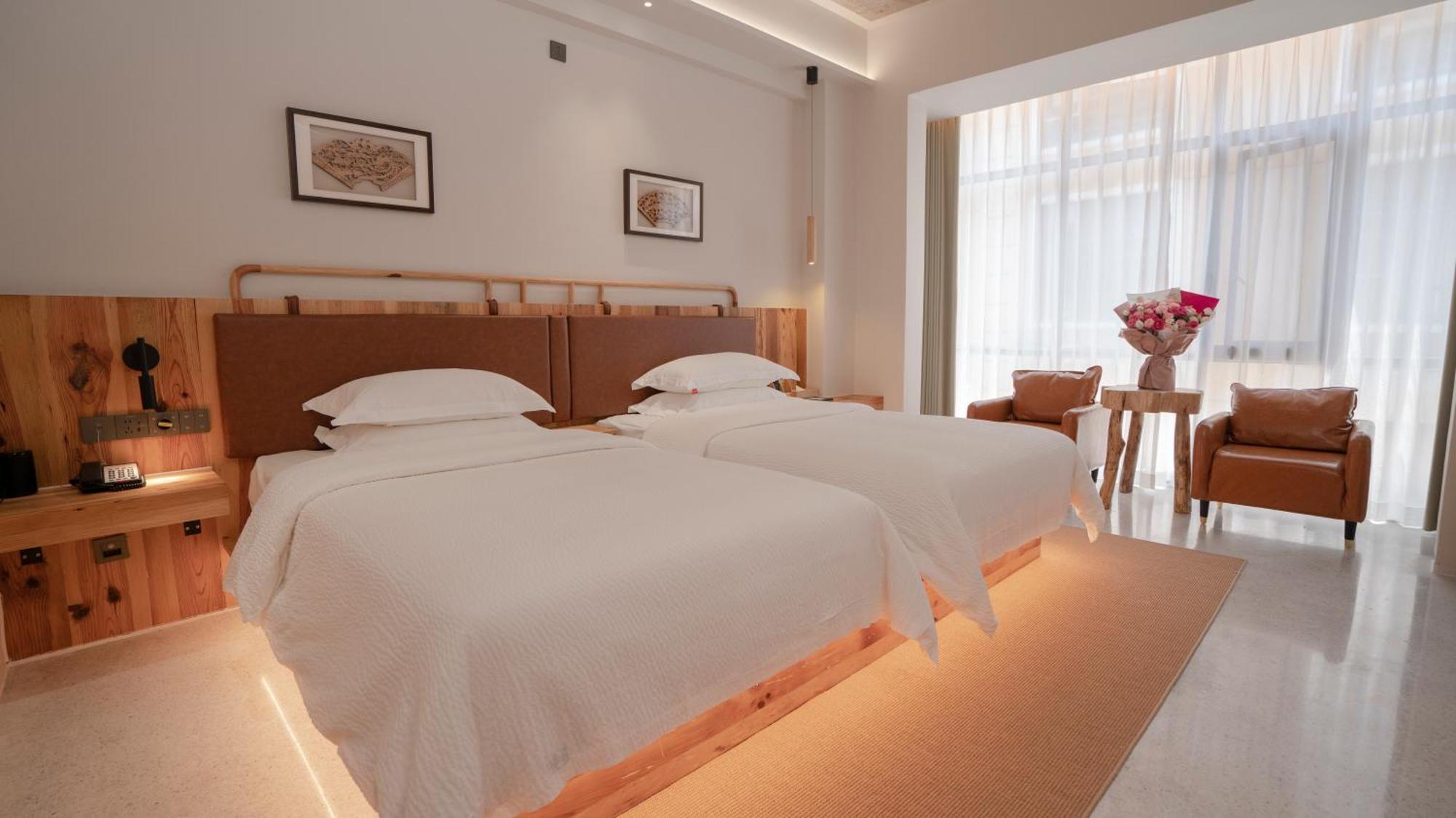 Patio Spring Holiday Inn -- Free Round Trip Pick-Up Service --Panoramic View Of Tianmen Mount Zhangjiajie Exterior foto