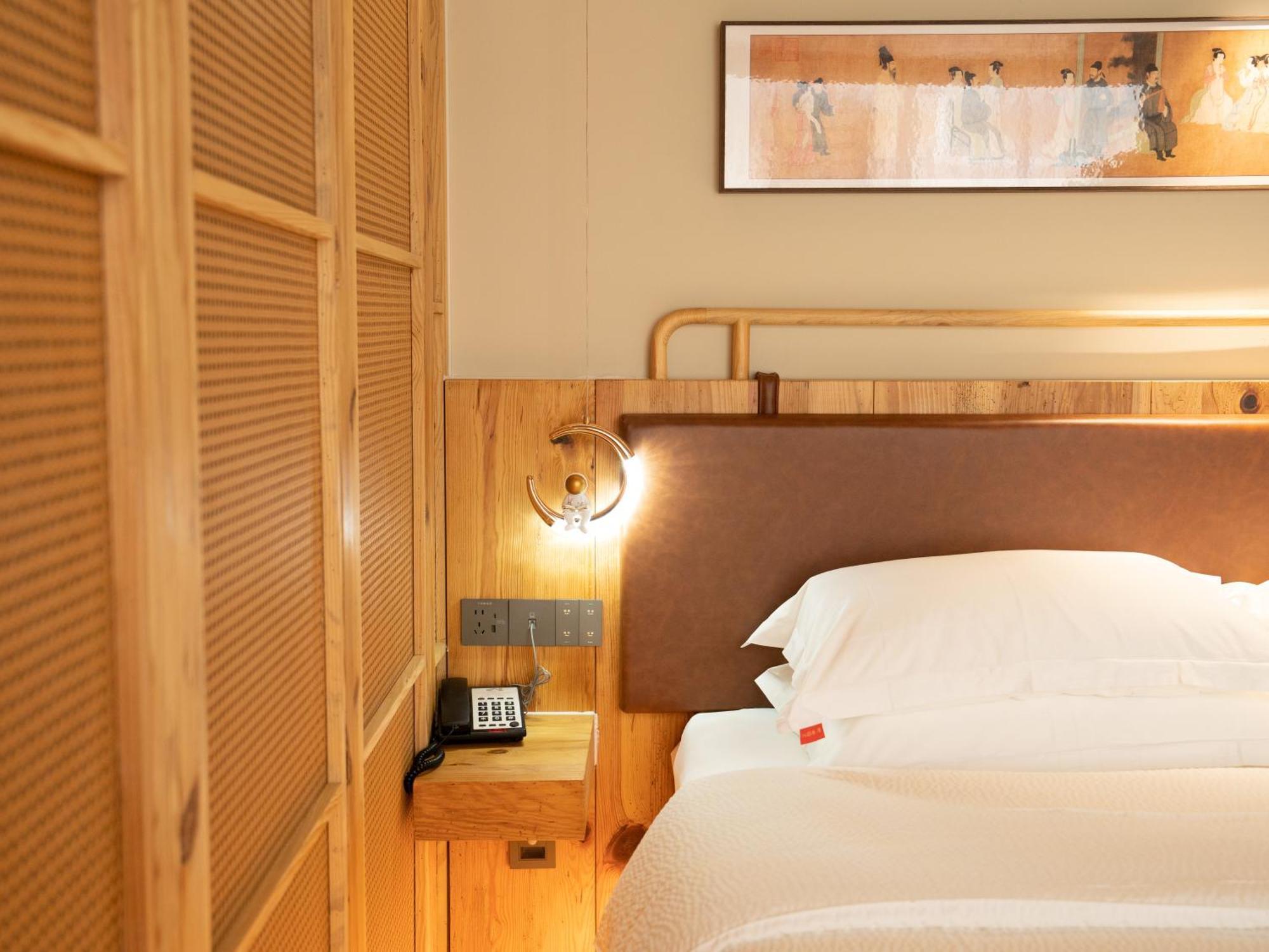 Patio Spring Holiday Inn -- Free Round Trip Pick-Up Service --Panoramic View Of Tianmen Mount Zhangjiajie Exterior foto