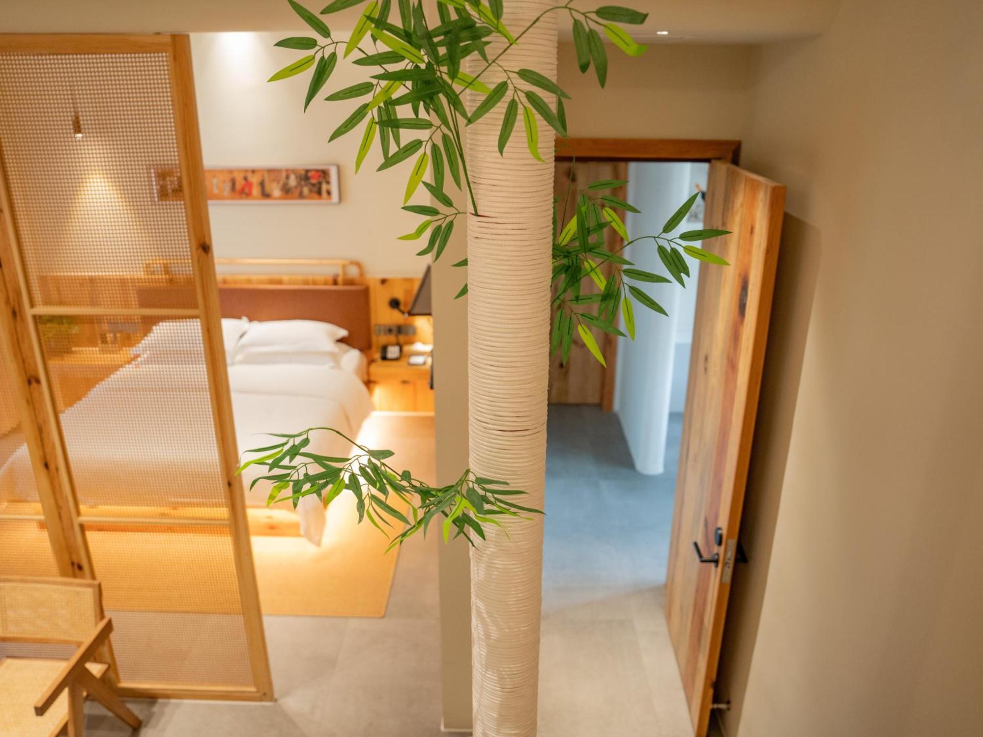 Patio Spring Holiday Inn -- Free Round Trip Pick-Up Service --Panoramic View Of Tianmen Mount Zhangjiajie Exterior foto
